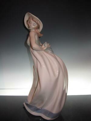 Large Lladro Nao "making The Bow" # 1180 Sculptor Jose Puche 1993
